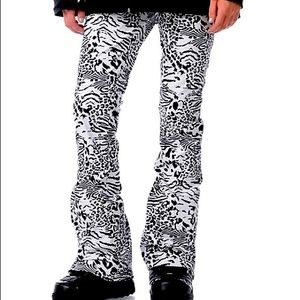 Tight snowboarding pants